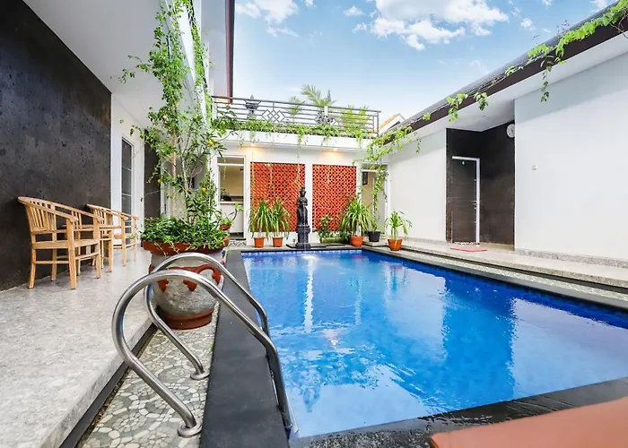White Blue House 1 - Pvt Room, Shared Pool&kitchen Guest house