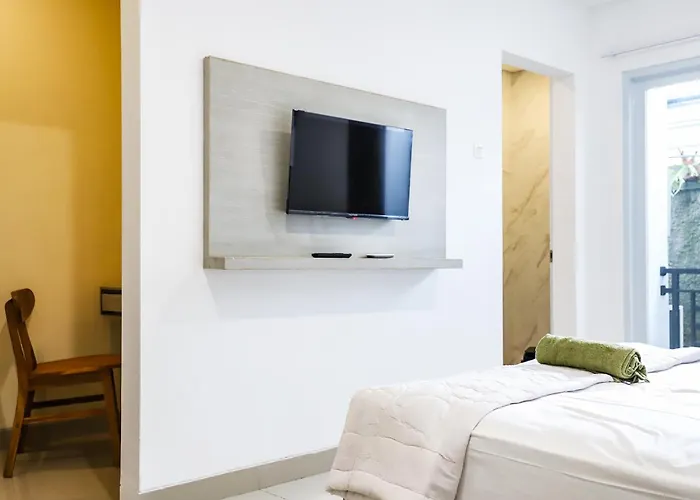 White Blue House 1 - Pvt Room, Shared Pool&kitchen Guest house